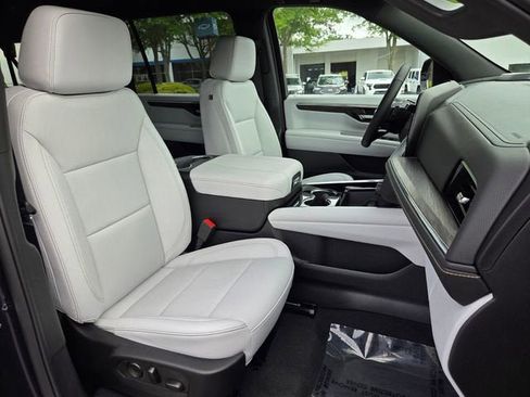 Used 2025 Chevrolet Suburban Premier AWD/4WD image 23