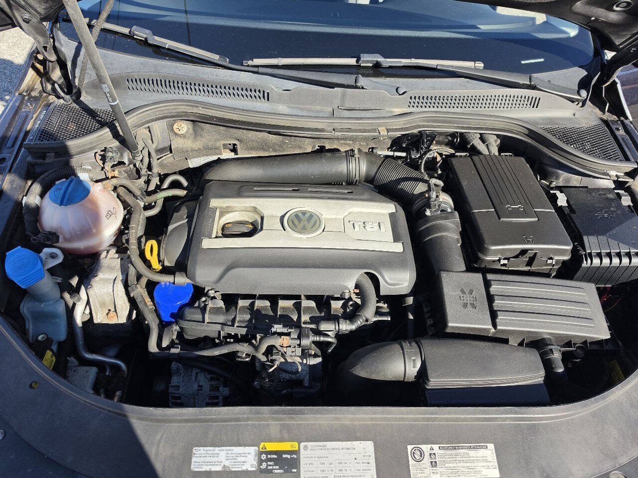 Used 2013 Volkswagen CC Lux FWD image 17
