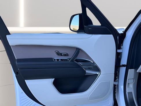 Certified 2023 Land Rover Range Rover SE image 26