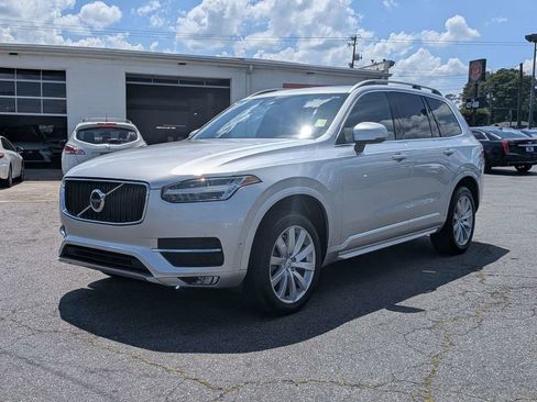 Used 2018 Volvo XC90 T5 Momentum w/ Convenience Package FWD image 8