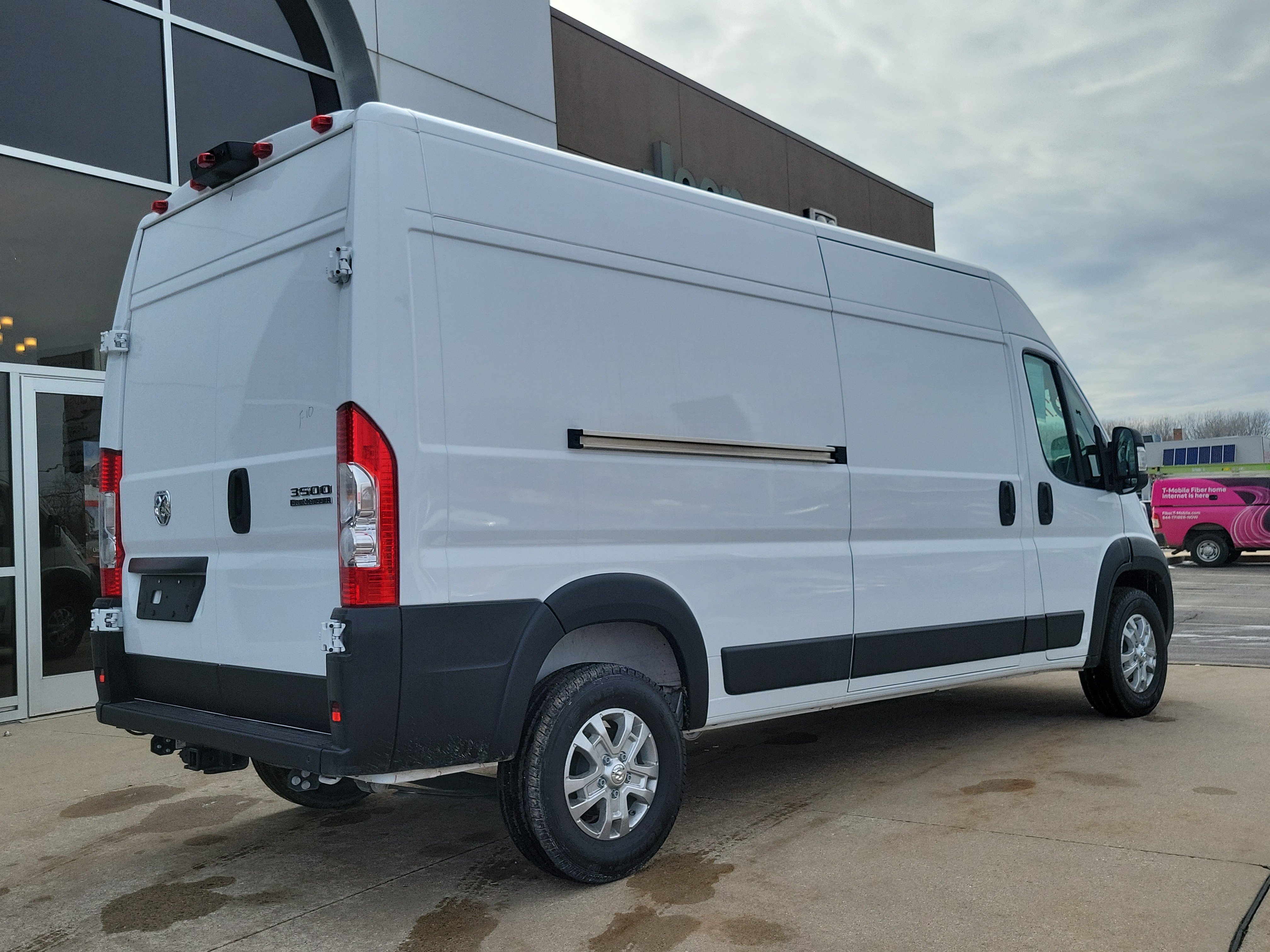 Used 2025 RAM ProMaster 3500 w/ Quick Order Package 22G SLT FWD image 4