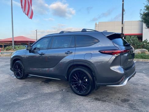 Certified 2025 Toyota Highlander XSE AWD/4WD image 7