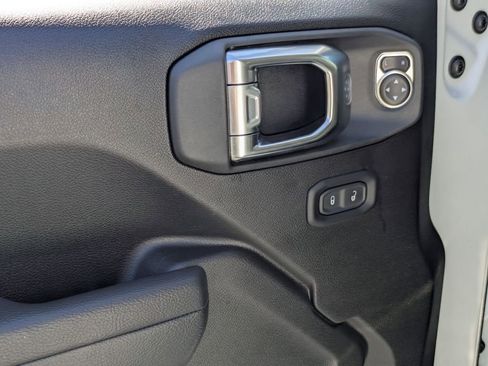 Used 2025 Jeep Wrangler Unlimited Rubicon image 16