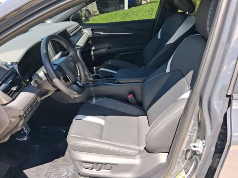 Used 2025 Toyota Camry SE FWD image 13
