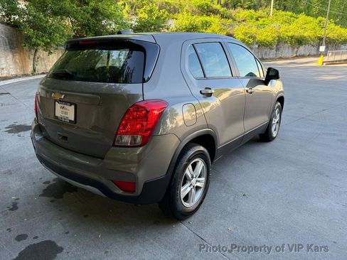 Used 2022 Chevrolet Trax LS image 5