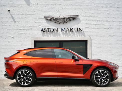 Used 2021 Aston Martin DBX AWD/4WD image 24