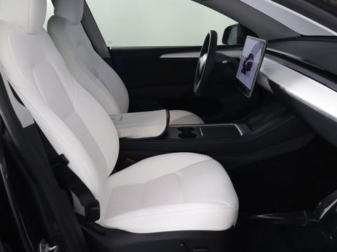 Used 2024 Tesla Model Y Long Range RWD image 11