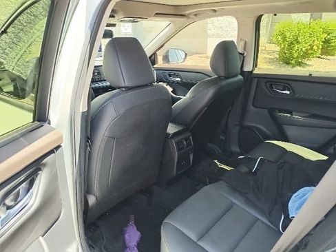 Used 2023 Nissan Rogue SV w/ SV Premium B Package FWD image 5