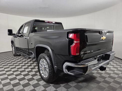 Used 2025 Chevrolet Silverado 2500 LTZ w/ LTZ Plus Package AWD/4WD image 7