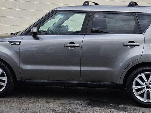 Used 2018 Kia Soul + image 2