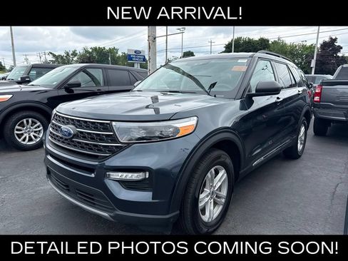 Used 2024 Ford Explorer XLT w/ Equipment Group 202A AWD/4WD image 2