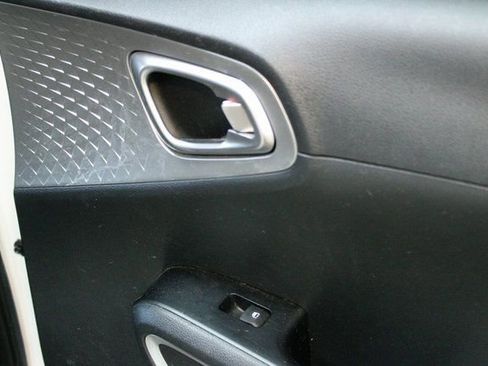 Used 2022 Kia Soul LX w/ Technology Package image 11