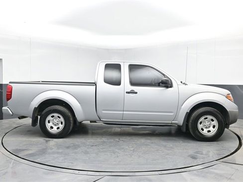 Used 2019 Nissan Frontier S image 11