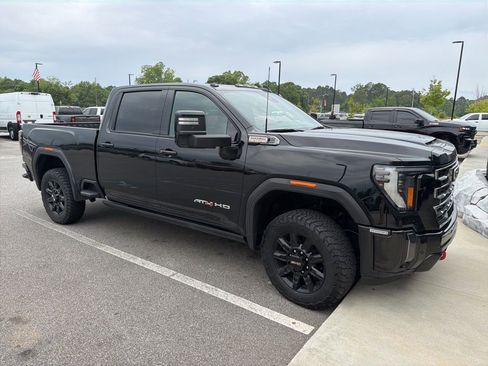 Used 2024 GMC Sierra 2500 AT4 w/ AT4 Premium Plus Package AWD/4WD image 4