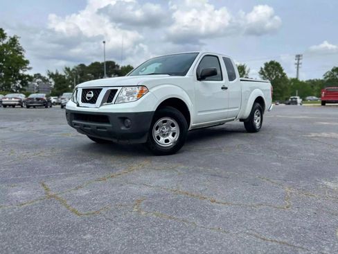 Used 2017 Nissan Frontier S image 2