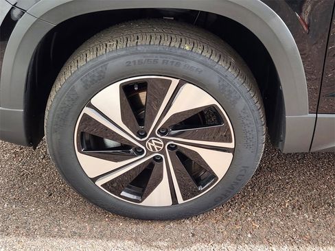 New 2024 Volkswagen Taos SE image 24