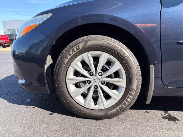 Used 2015 Toyota Camry LE FWD image 11