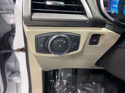 Used 2019 Ford Fusion SE FWD image 26