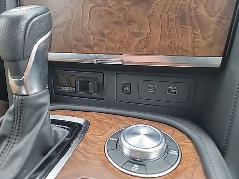 Used 2024 Nissan Armada SL image 20