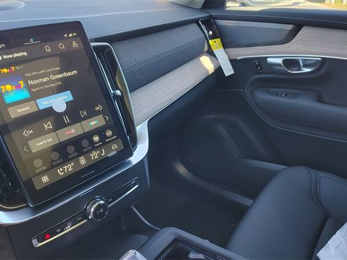 New 2026 Volvo XC90 B6 Plus w/ Protection Package Premier image 24