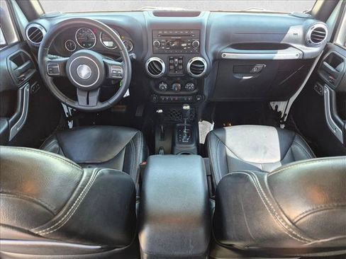 Used 2015 Jeep Wrangler Unlimited Sahara w/ Dual Top Group AWD/4WD image 17