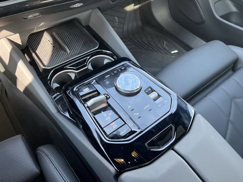 Used 2025 BMW i5 xDrive40 w/ Premium Package image 14