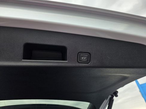 Used 2026 Chevrolet Traverse High Country w/ LPO, Floor Liner Package AWD/4WD image 15