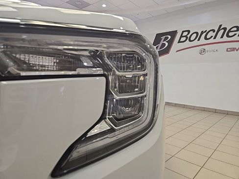 Used 2024 GMC Terrain SLT image 17