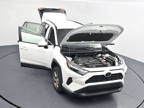 Used 2024 Toyota RAV4 XLE AWD/4WD image 25