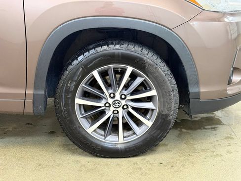 Used 2018 Toyota Highlander XLE FWD image 4