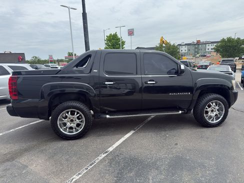 Used 2008 Chevrolet Avalanche LT w/ LT Preferred Equipment Group AWD/4WD image 6