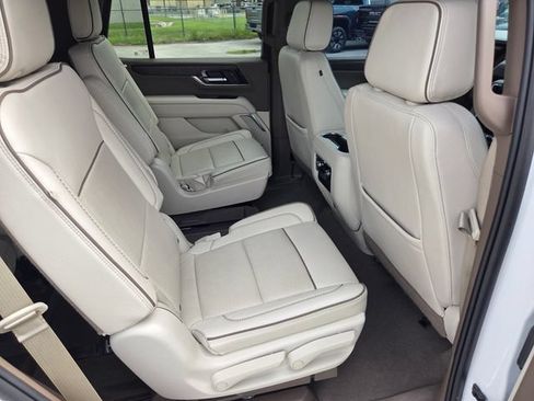 Used 2025 GMC Yukon Denali RWD image 15