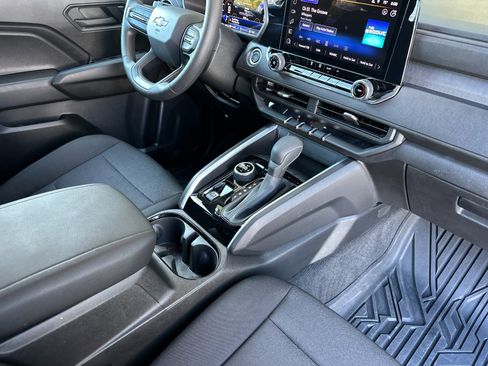 Used 2024 Chevrolet Colorado Trail Boss image 17