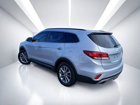 Used 2017 Hyundai Santa Fe SE AWD/4WD image 4
