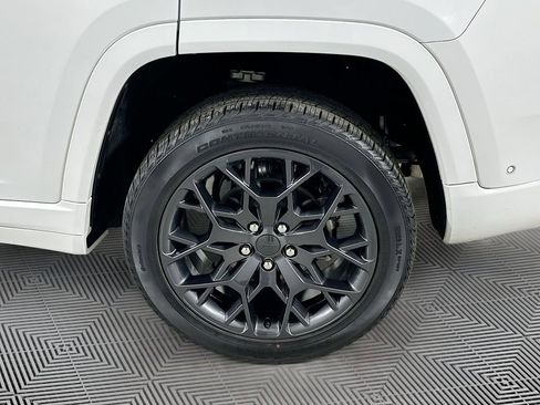 Certified 2025 Jeep Grand Cherokee Summit AWD/4WD image 16
