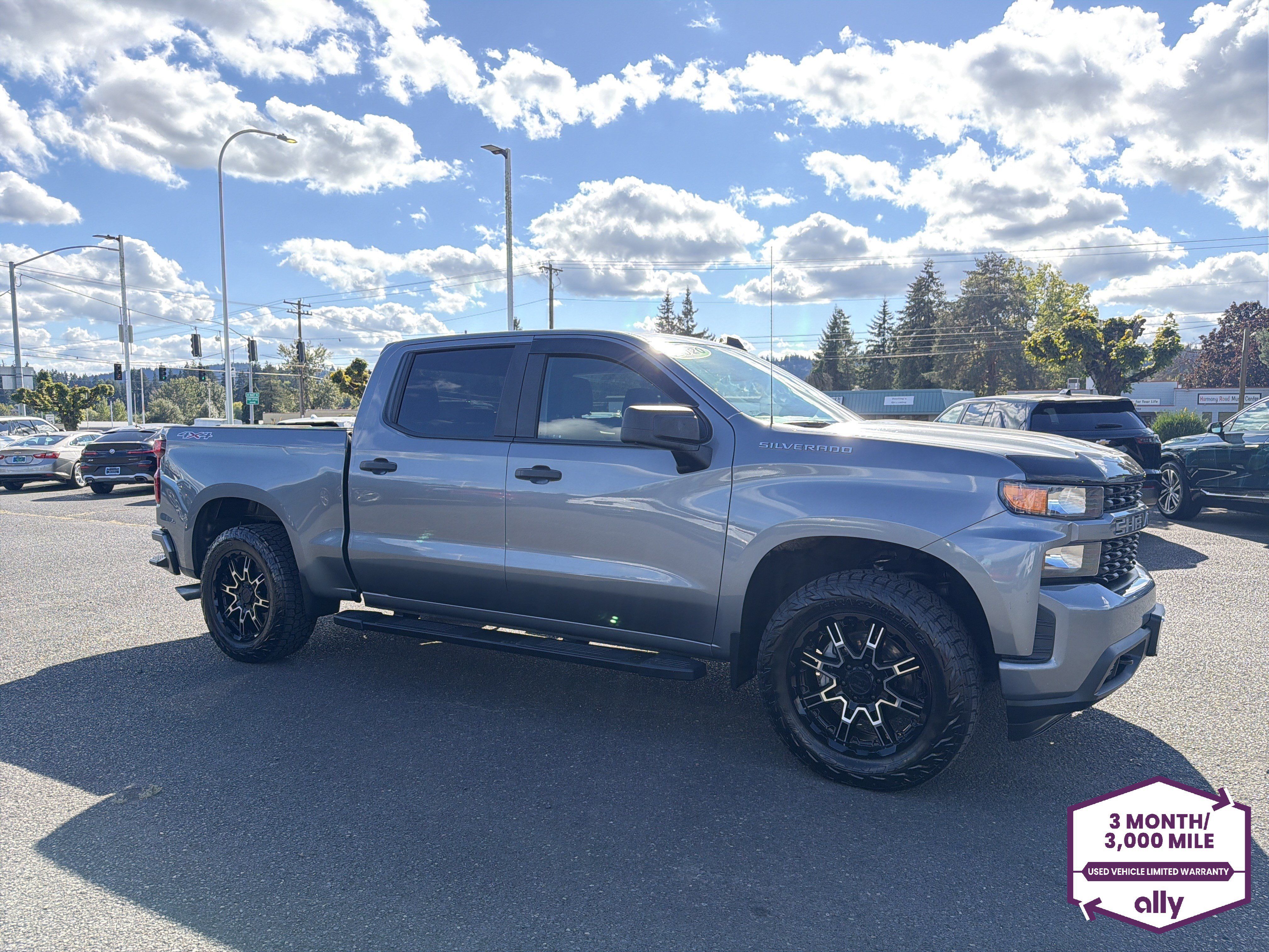 Used 2020 Chevrolet Silverado 1500 Custom w/ Custom Value Package AWD/4WD image 7
