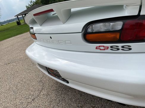Used 2002 Chevrolet Camaro Z28 w/ SS Performance/Appearance Pkg RWD image 87
