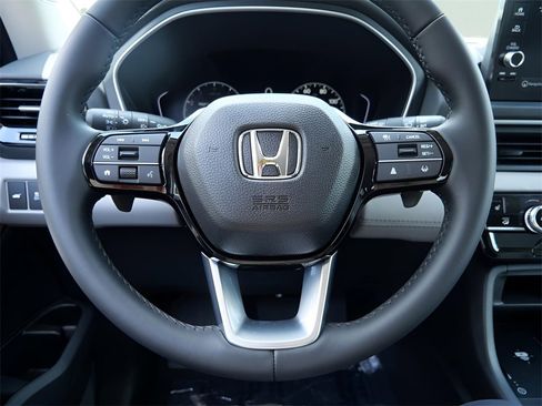 Certified 2025 Honda Pilot Touring image 32