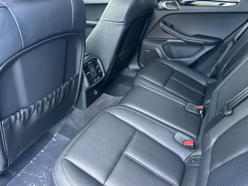 Used 2025 Porsche Macan image 15
