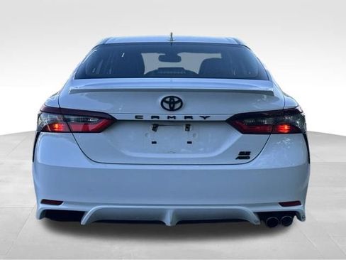 Used 2022 Toyota Camry SE w/ Cold Weather Package AWD/4WD image 4