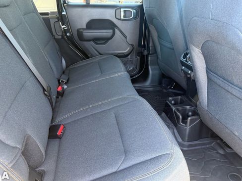 Used 2025 Jeep Wrangler Sport S image 28