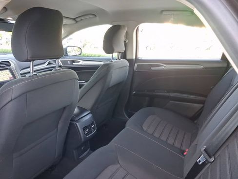 Used 2019 Ford Fusion SE FWD image 13
