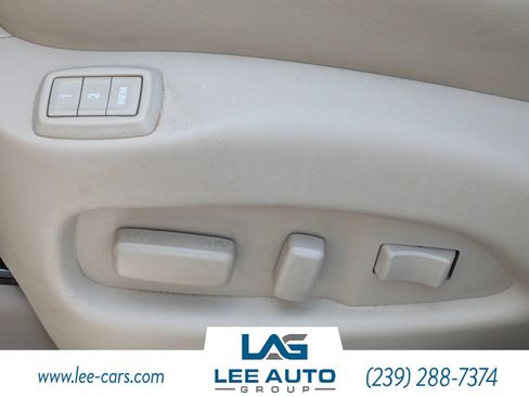 Used 2015 Cadillac SRX Luxury w/ Driver Awareness Package FWD image 18