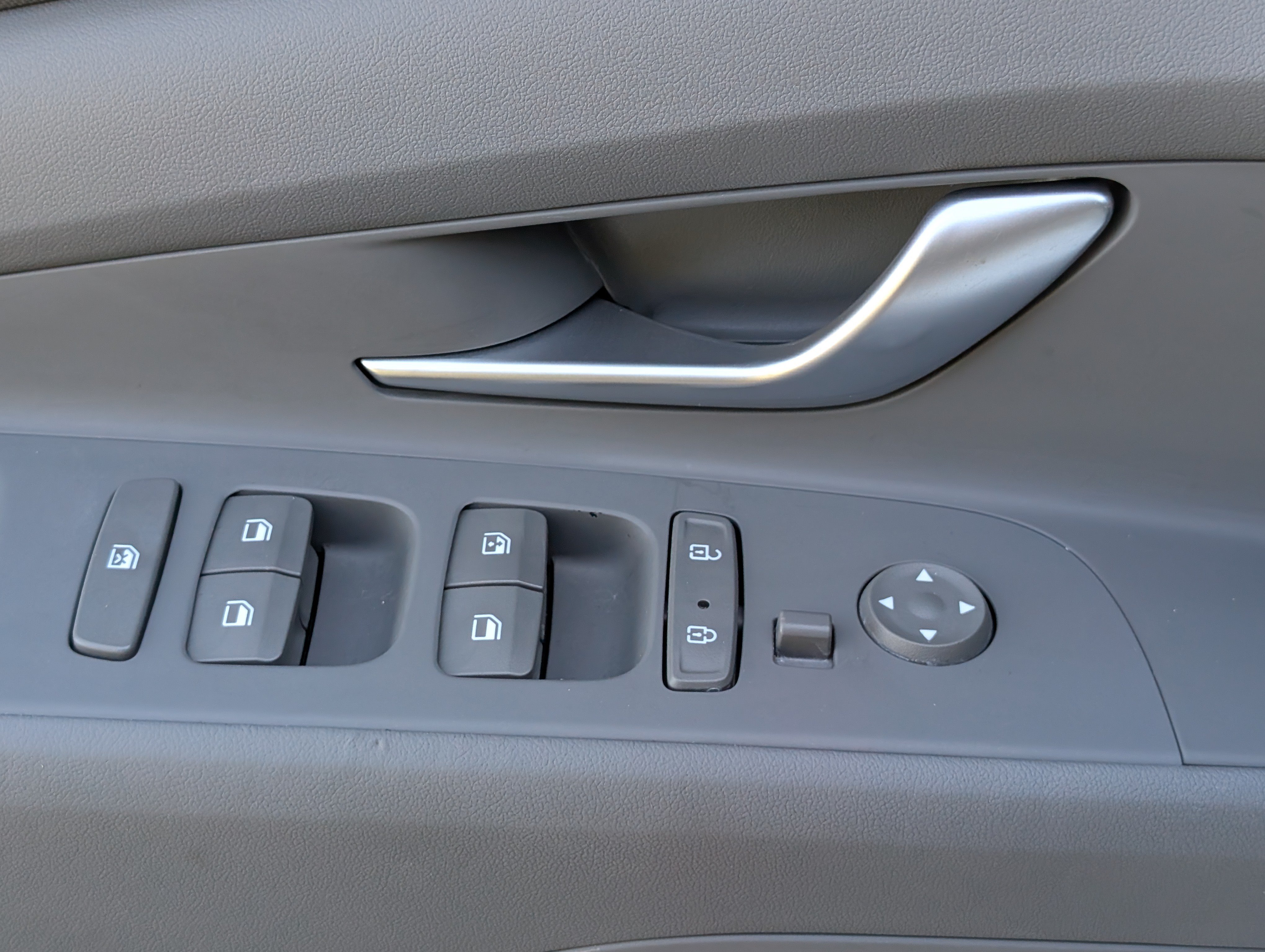Used 2023 Hyundai Elantra SEL FWD image 17