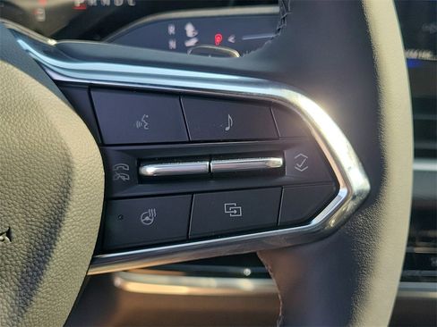 New 2026 Chevrolet Equinox LT w/ Convenience Package II image 11