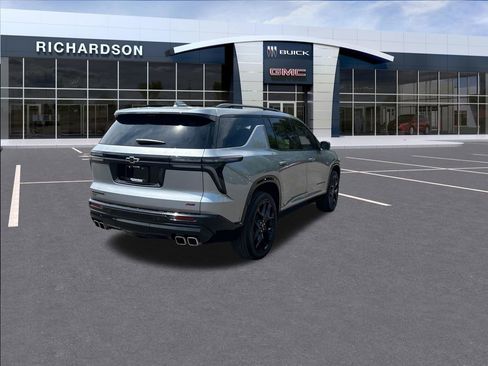 Used 2024 Chevrolet Traverse RS w/ LPO, Floor Liner Package FWD image 5