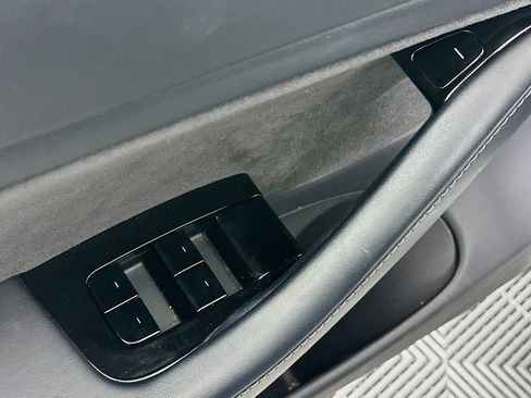 Used 2018 Tesla Model 3 Long Range image 15