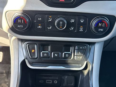 Used 2020 GMC Terrain SLT image 23