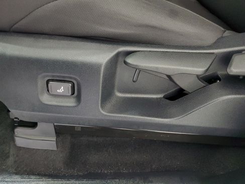 Certified 2025 Toyota Tacoma SR AWD/4WD image 19