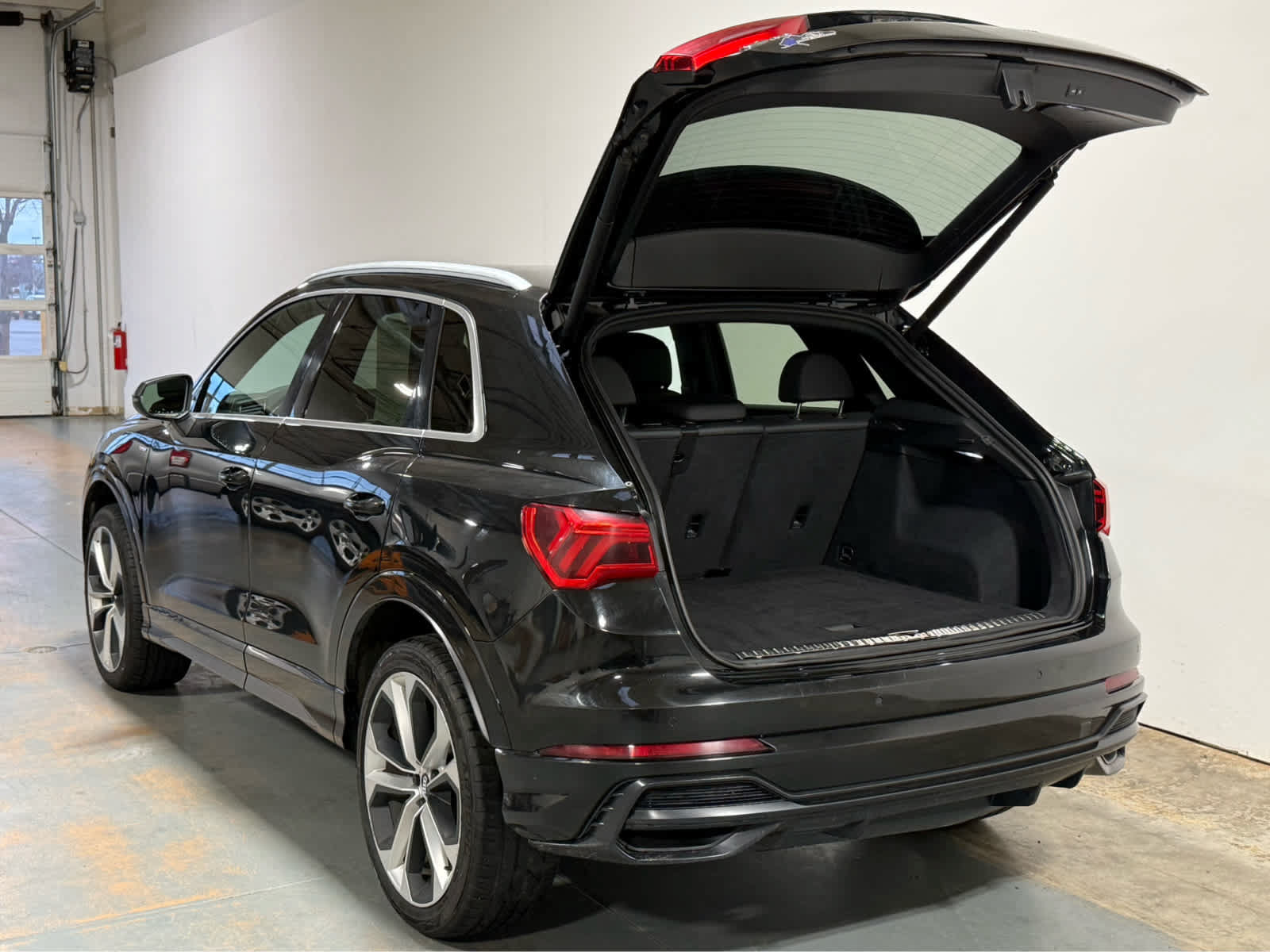 Used 2020 Audi Q3 2.0T Premium Plus w/ Premium Plus Package AWD/4WD image 4
